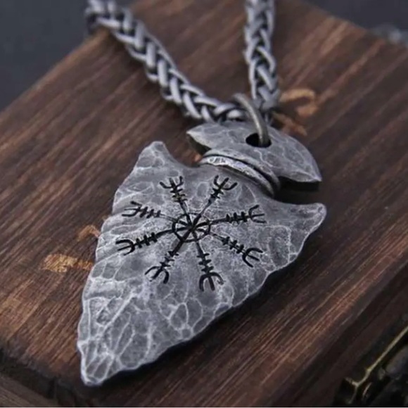 NWT Men’s Arrowhead Viking Necklace 24” Gunmetal Chain Lobster Clasp Gray Black - Picture 2 of 5